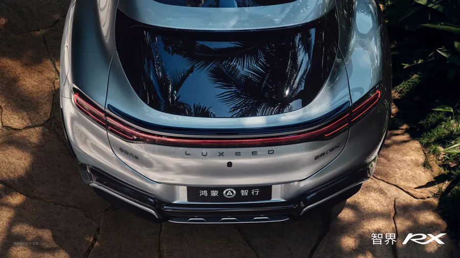 工信部申报信息显示，智界RX定位中大型SUV，长宽高分别为5020/2007/1585mm，轴距达到3000mm，采用偏运动化的轿跑SUV造型：封闭式前脸搭配L型灯组，侧面线条低趴，车尾配备家族式贯穿…