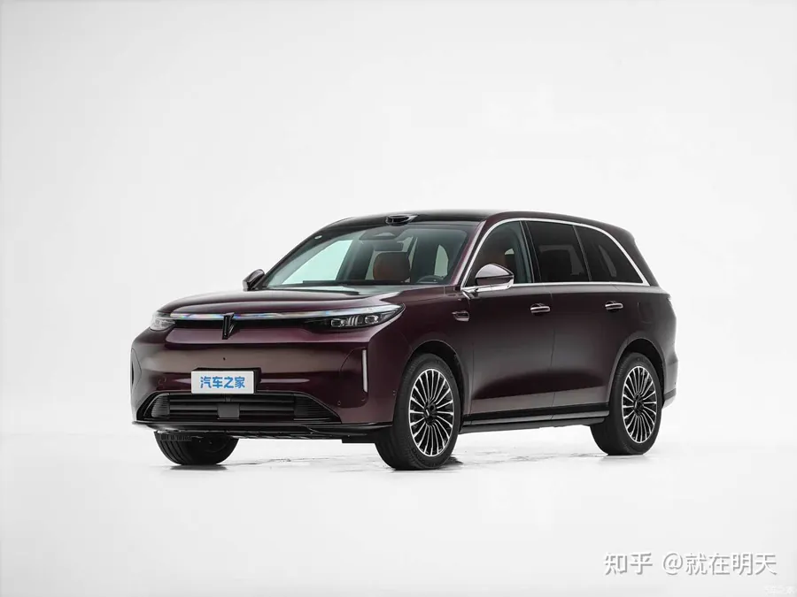 动力部分，根据目前公开信息，V8X将推出纯电版与插混版两种动力。纯电版本面向以城市通勤为主、具备便捷充电条件的用户；插混版本则搭载内燃机与电机组成的混动系统，兼顾长续航与低油耗，适合存在频繁长途出行需…