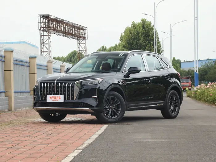内饰是本次改款的重点。新车采用红旗「灵犀座舱」设计，中控台嵌入大尺寸悬浮式中控屏，搭配全液晶仪表、HUD抬头显示以及怀挡式换挡机构。配置方面，官方披露的亮点包括方向盘加热、前排座椅加热/通风、后排座椅…