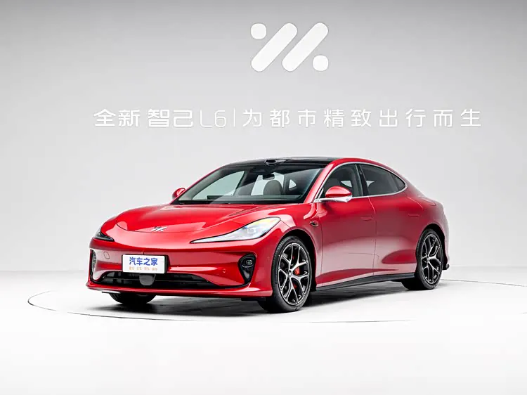 核心配置上，新车采用全域800V…