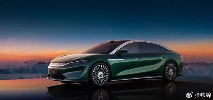 纯电版本提供后驱与四驱两种构型：后驱车型驱动电机最大功率370kW；四驱车型前、后电机最大功率分别为200kW和370kW，官方公布的0-100km/h加速时间为3.8秒，最高车速270km/h。电池…