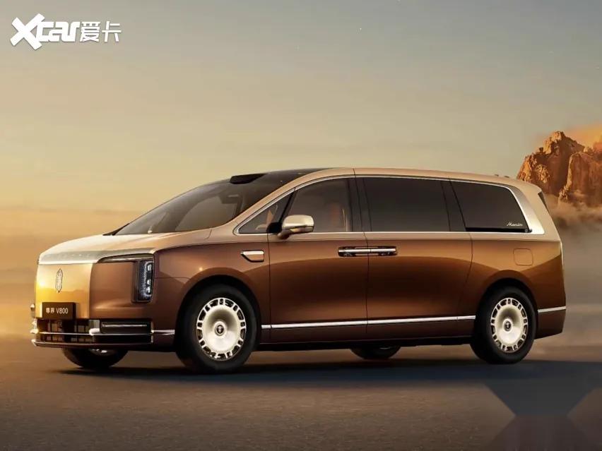 V680与V800的配置梯度也在官方资料中得到明确：V680车身尺寸为5320/2006/1850mm，轴距3290mm，二排配备双零重力座椅、16点按摩、21.4英寸吸顶屏；V800车身加长至549…
