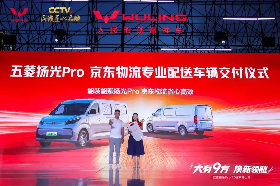 动力与续航方面，扬光Pro全系采用后置单电机后驱布局，电机最大功率204马力，峰值扭矩380牛·米，官方给出的每公里使用成本约9分钱。电池提供54.5kWh、66.67kWh、69.2kWh三种容量可…