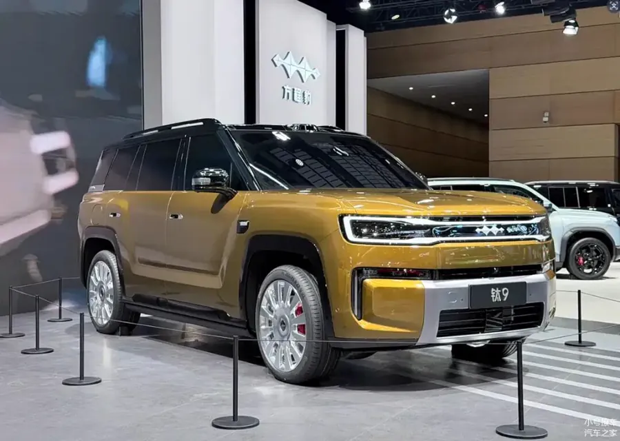车展上的方程豹钛9SUV