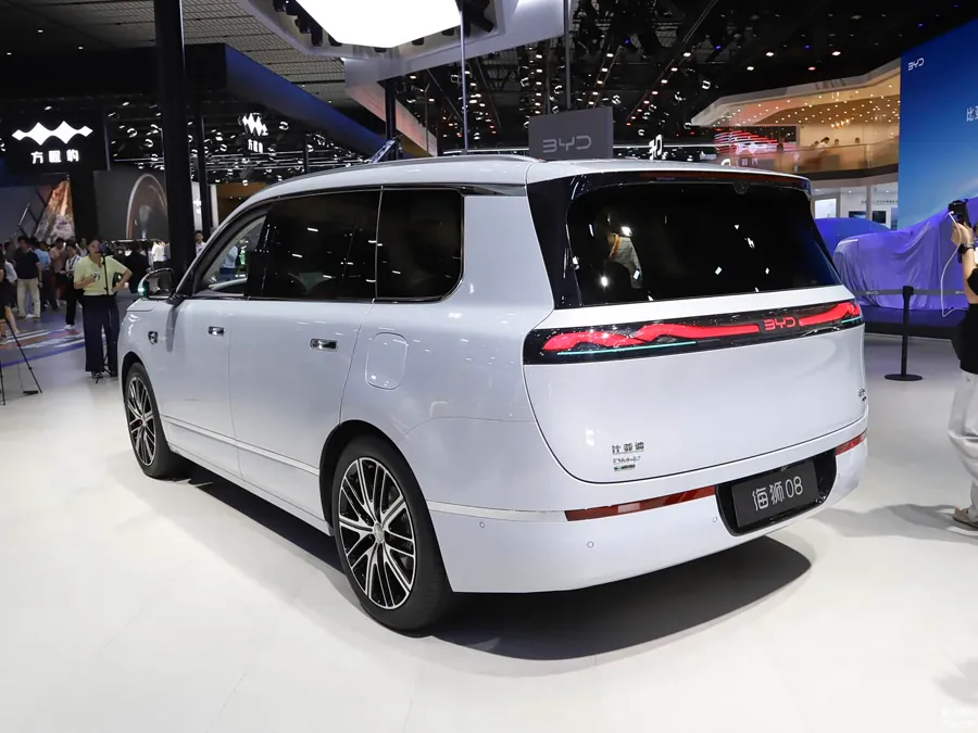 车展上的海狮08车尾