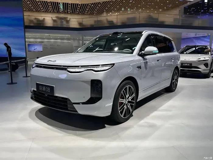 展台上的海狮08 SUV