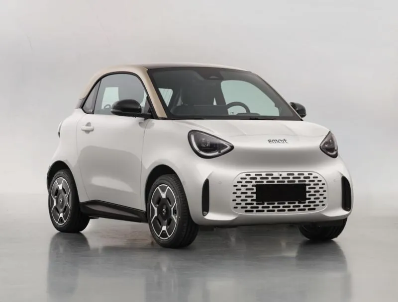 白色smart微型汽车