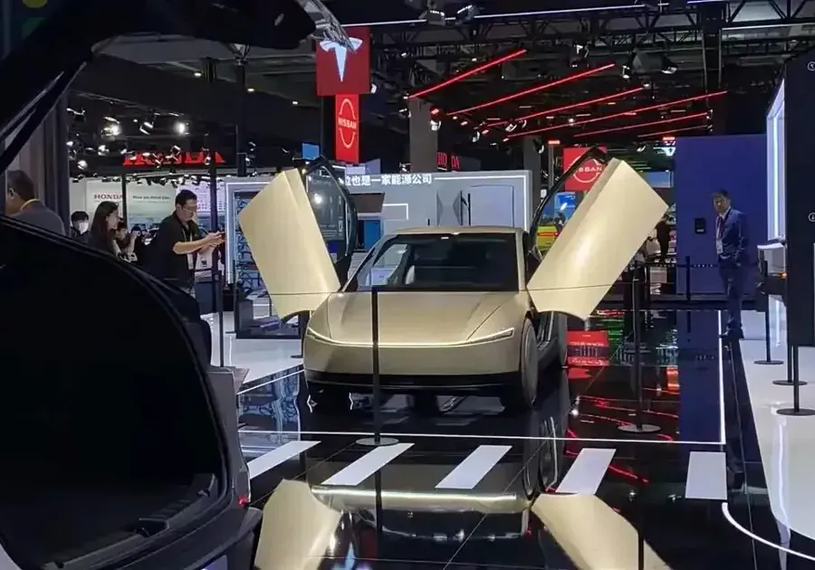 车展上的特斯拉Cybercab