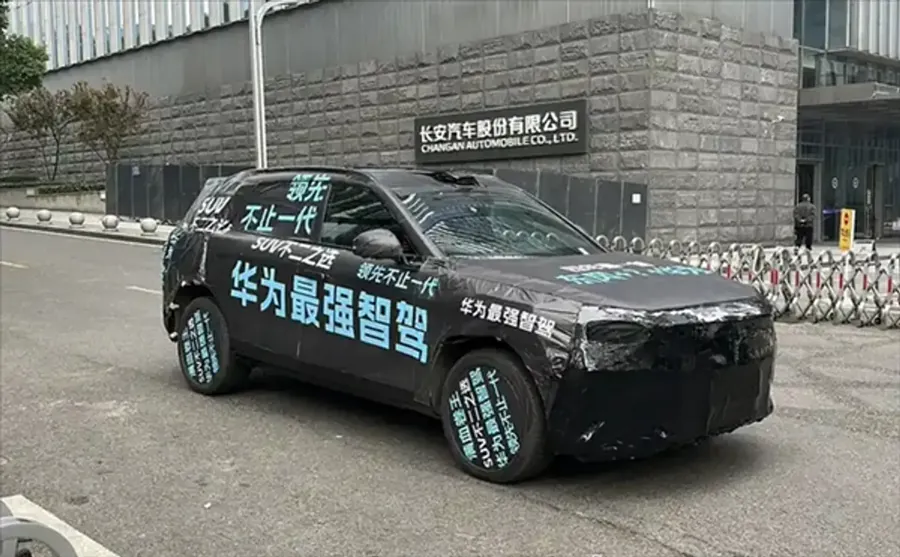 长安华为相关SUV谍照