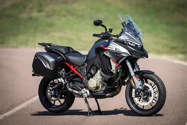 杜卡迪Multistrada V4 S摩托车