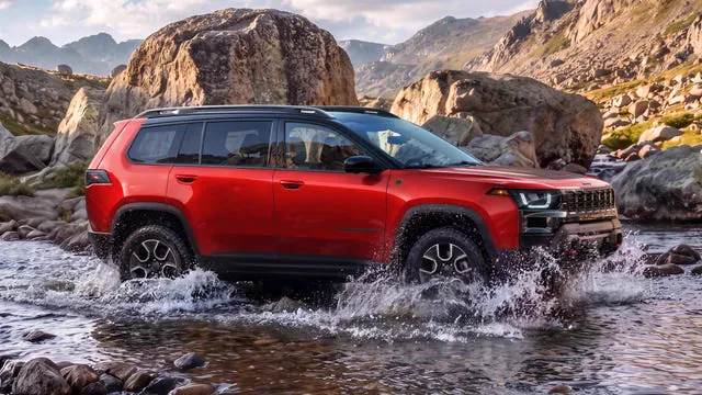 红色Jeep越野车型涉水行驶