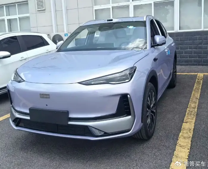 浅紫色吉利银河E5实拍