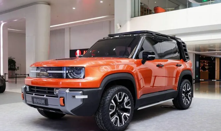 橙色吉利银河战舰展车