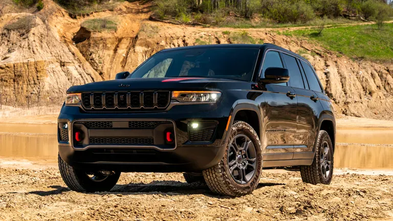 黑色Jeep越野SUV户外实拍