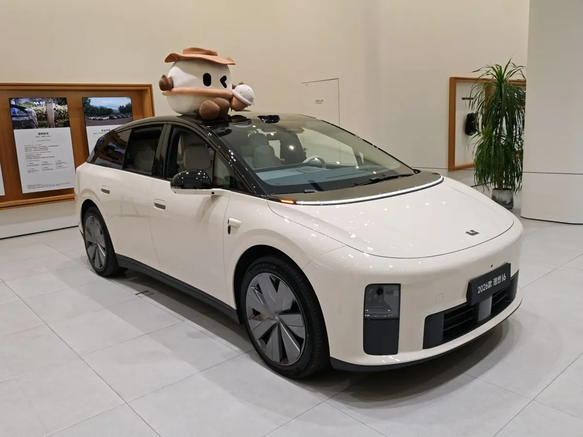 展厅内2026款理想i6展车