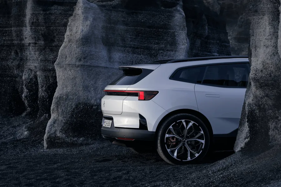 极星Polestar 4车尾外观