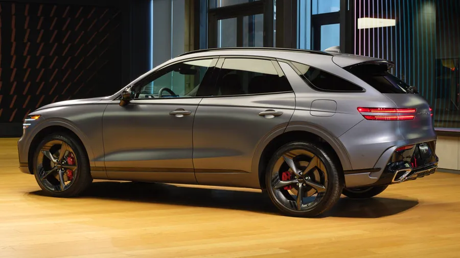 捷尼赛思Electrified GV70侧后视图