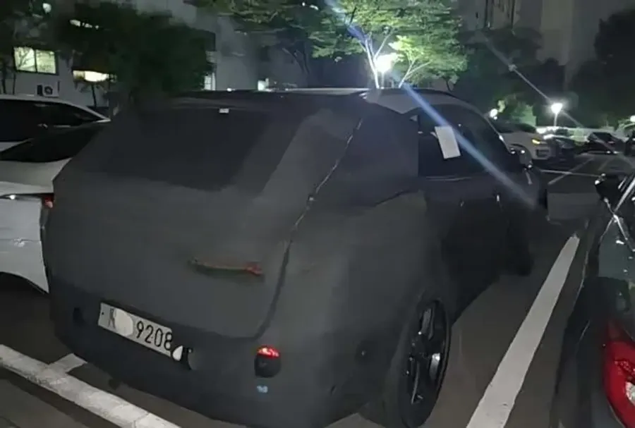 伪装覆盖的捷尼赛思路试车
