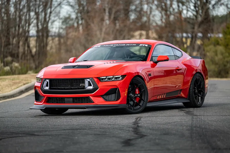 红色福特Mustang RTR跑车