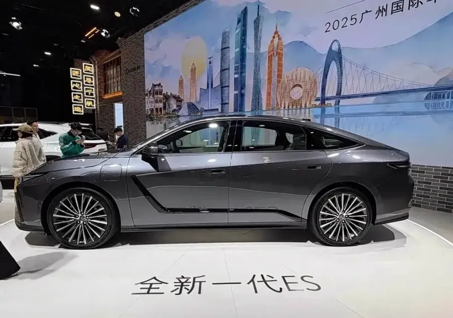 车展全新一代雷克萨斯ES