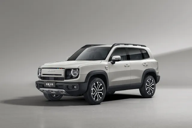浅米色哈弗大狗SUV