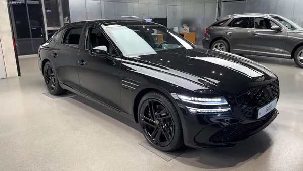 黑色捷尼赛思G80展车