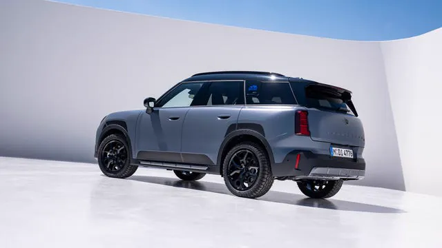 MINI Countryman特别版SUV侧后外观