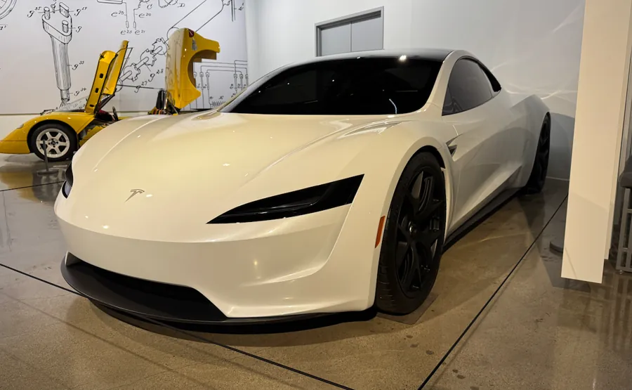 白色特斯拉Roadster展车