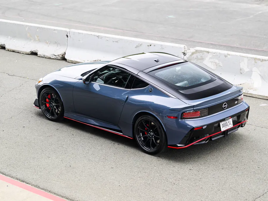 日产Z Nismo跑车侧后视图