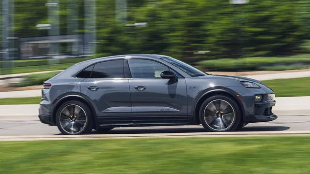 保时捷Macan GTS EV试驾解析 对比燃油版及竞品市场定位