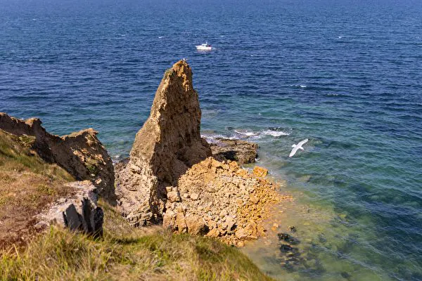 二战主题教育体验游戏《Virtual D-Day: Pointe du Hoc》于2026年6月2日正式登陆Steam平台，玩家可在游戏中沉浸式重温诺曼底登陆战役中美国陆军游骑兵突袭奥克角的历史行动。