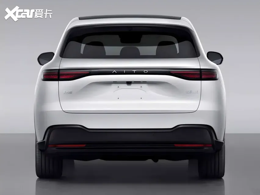 动力系统的调整是本次申报的核心变化。新增入门车型搭载型号为1.5T的增程专用发动机，最大功率112kW，与现款在售双电机版本保持同源；驱动电机最大功率227kW，为后驱单电机布局，相比在售版本前后双电…