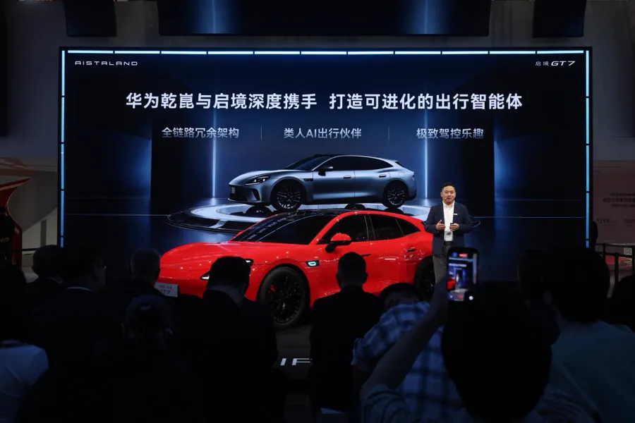 作为首批搭载华为乾崑智驾ADS…