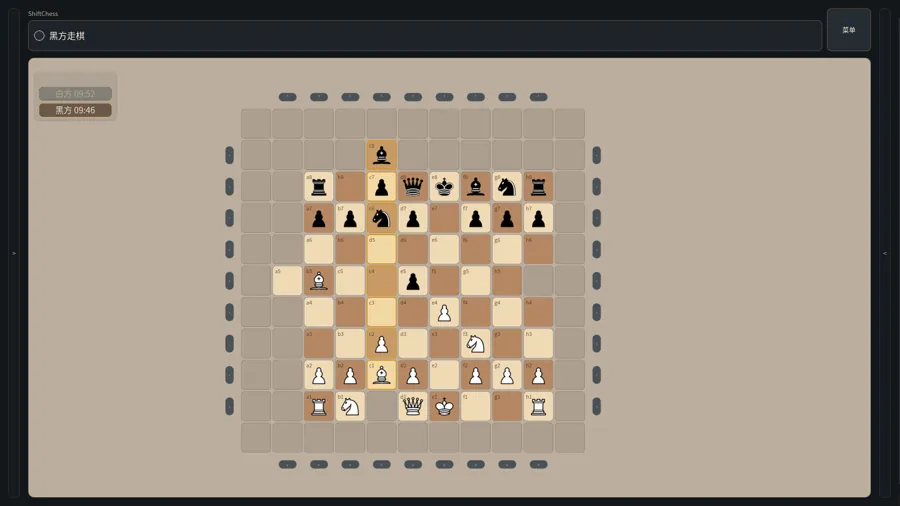 功能细节上，《移形国象》支持日间/夜间主题切换、棋子与棋盘样式切换，提供JSON与可读格式的记谱方案，并内置棋钟。语言方面，试玩版页面显示支持英语与简体中文并具备完全音频支持；本体页面列出的语言更广泛…